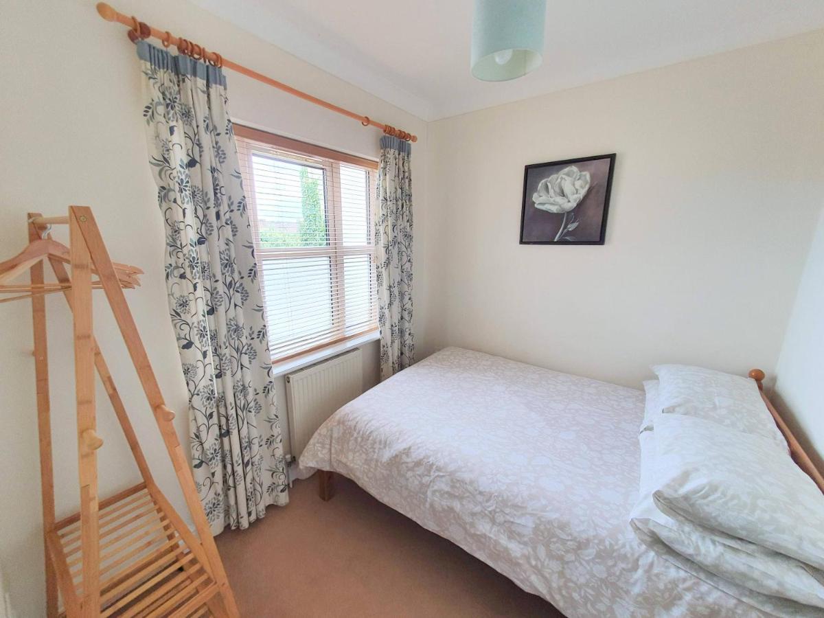 Friars Walk Houses With 2 Bedrooms, 2 Bathrooms, Fast Wi-Fi And Private Parking Sittingbourne Exterior photo