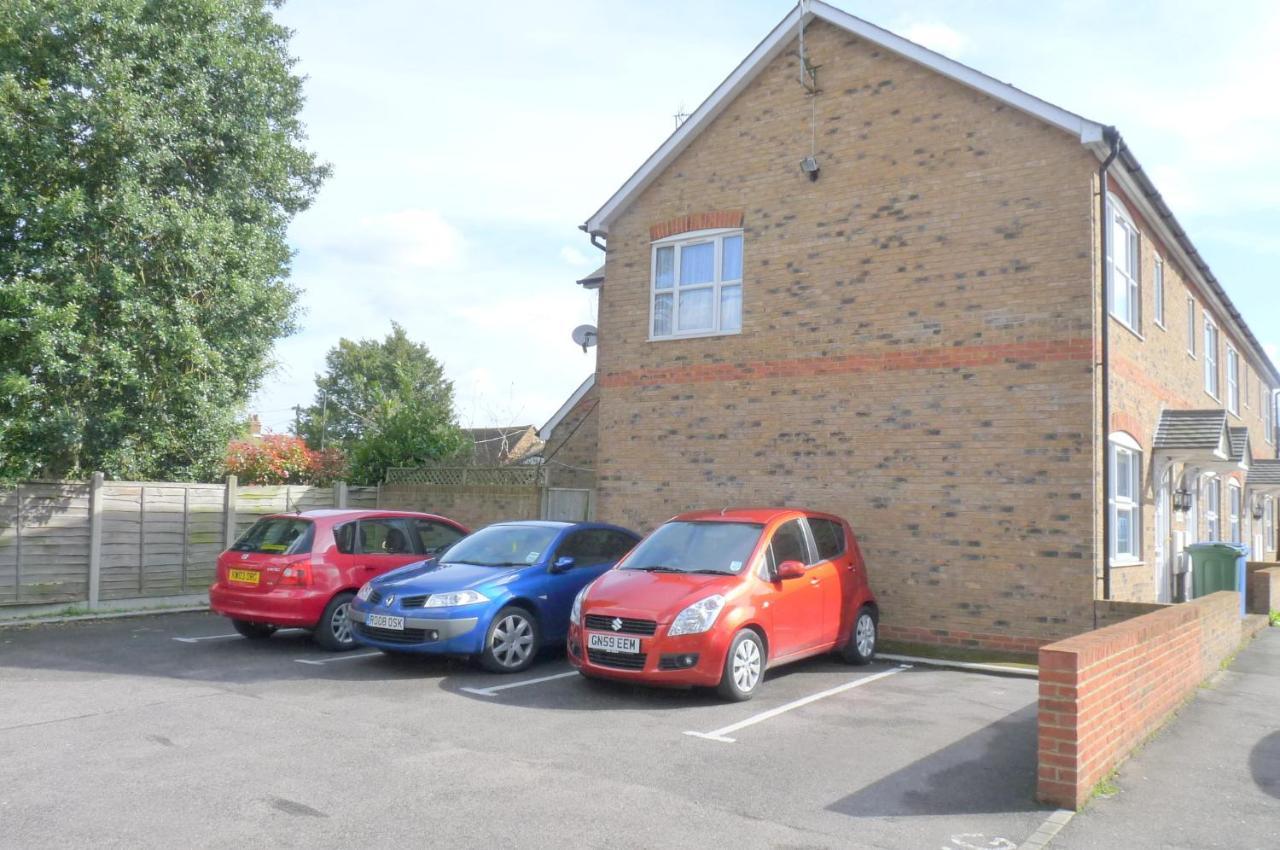 Friars Walk Houses With 2 Bedrooms, 2 Bathrooms, Fast Wi-Fi And Private Parking Sittingbourne Exterior photo