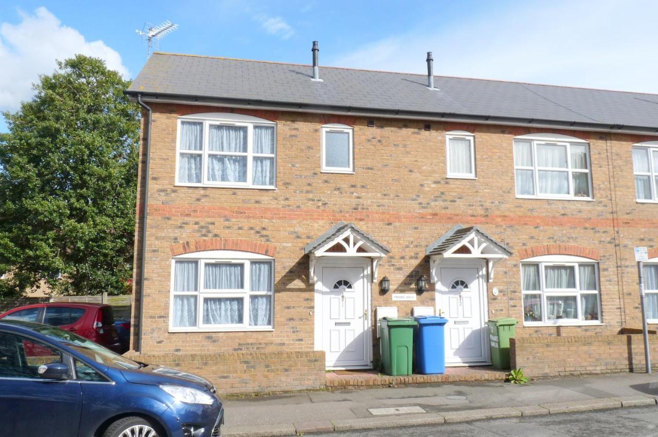 Friars Walk Houses With 2 Bedrooms, 2 Bathrooms, Fast Wi-Fi And Private Parking Sittingbourne Exterior photo