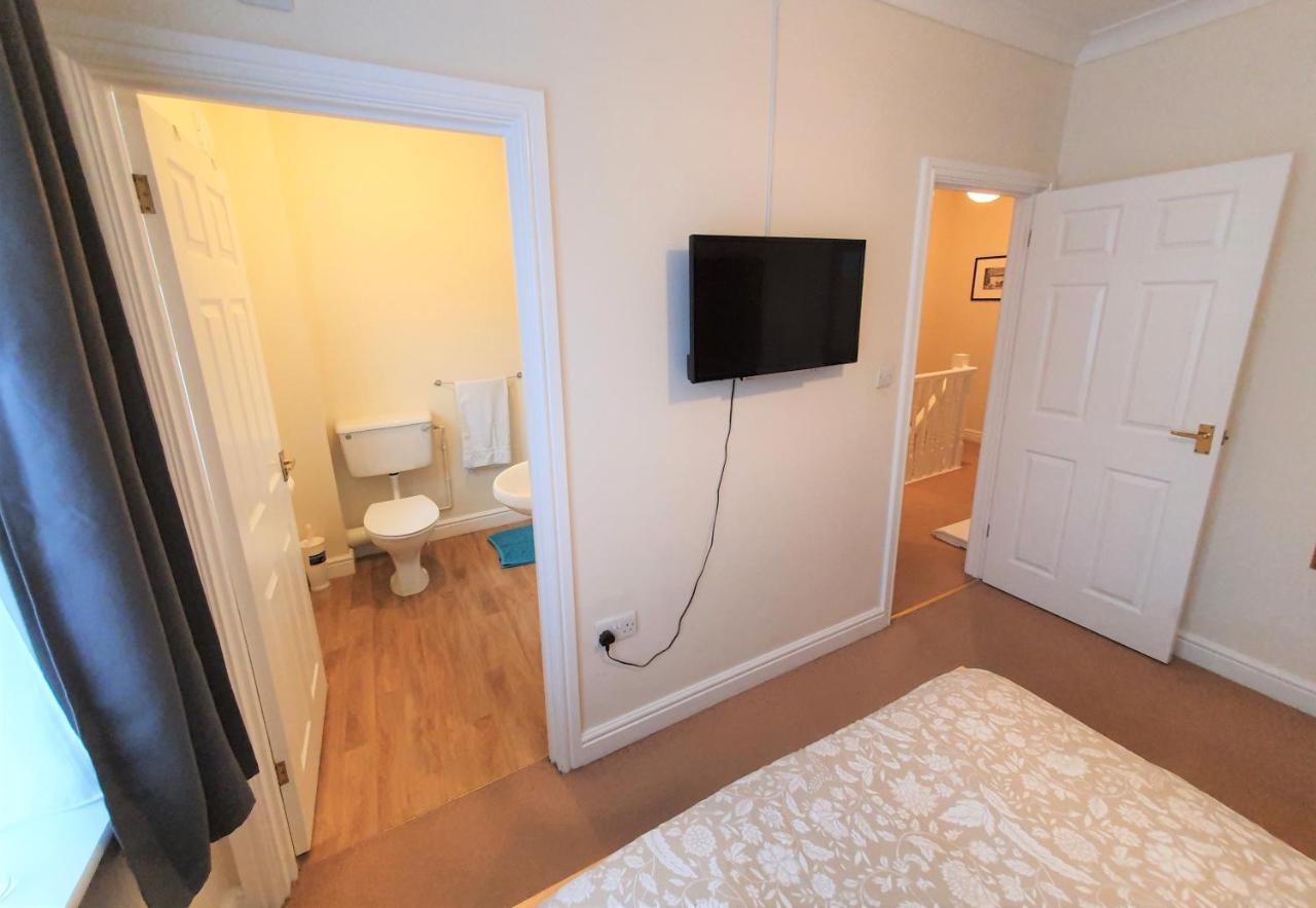 Friars Walk Houses With 2 Bedrooms, 2 Bathrooms, Fast Wi-Fi And Private Parking Sittingbourne Exterior photo