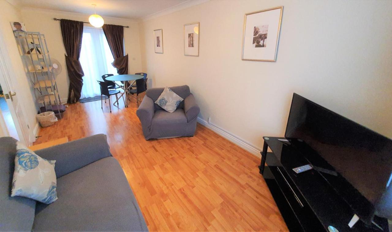 Friars Walk Houses With 2 Bedrooms, 2 Bathrooms, Fast Wi-Fi And Private Parking Sittingbourne Exterior photo