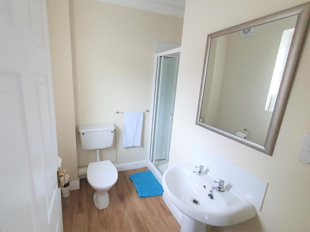 Friars Walk Houses With 2 Bedrooms, 2 Bathrooms, Fast Wi-Fi And Private Parking Sittingbourne Exterior photo