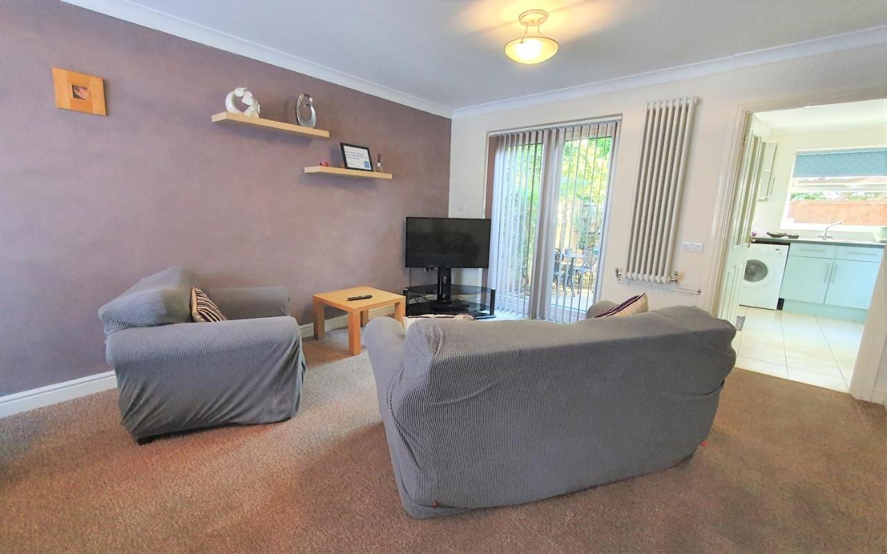Friars Walk Houses With 2 Bedrooms, 2 Bathrooms, Fast Wi-Fi And Private Parking Sittingbourne Exterior photo