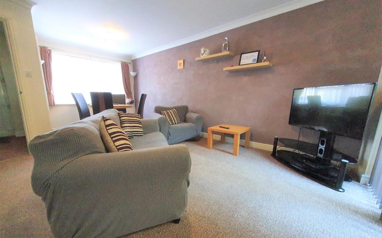 Friars Walk Houses With 2 Bedrooms, 2 Bathrooms, Fast Wi-Fi And Private Parking Sittingbourne Exterior photo