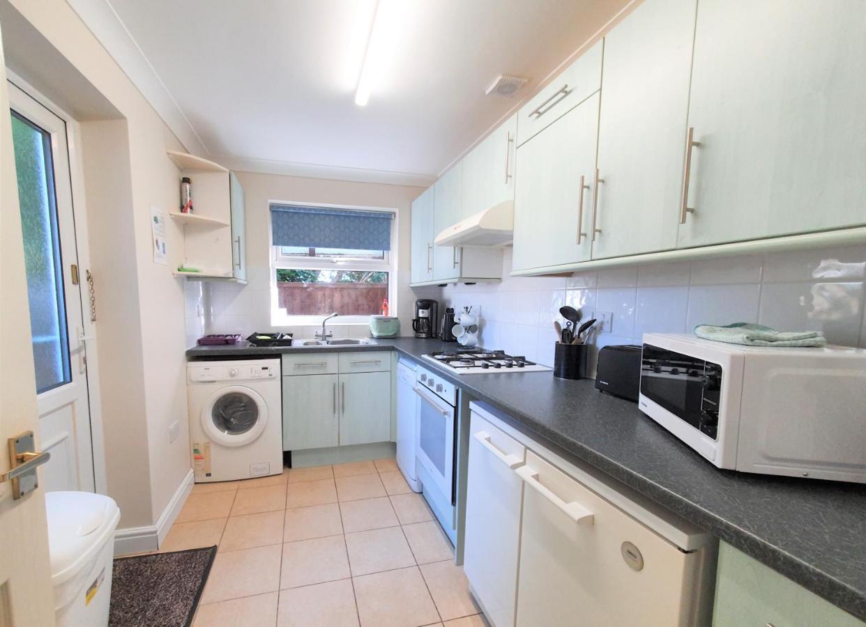 Friars Walk Houses With 2 Bedrooms, 2 Bathrooms, Fast Wi-Fi And Private Parking Sittingbourne Exterior photo