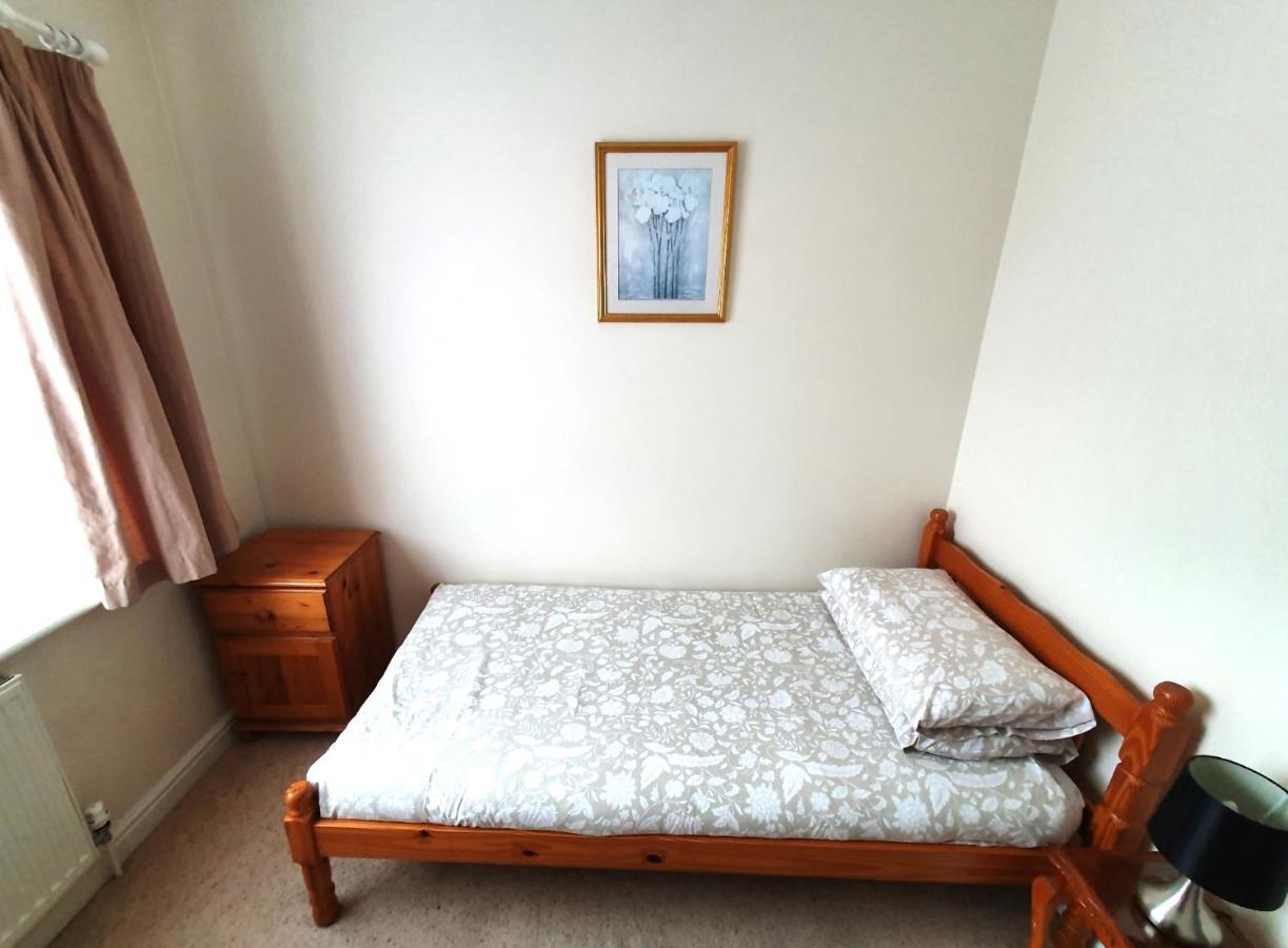 Friars Walk Houses With 2 Bedrooms, 2 Bathrooms, Fast Wi-Fi And Private Parking Sittingbourne Exterior photo