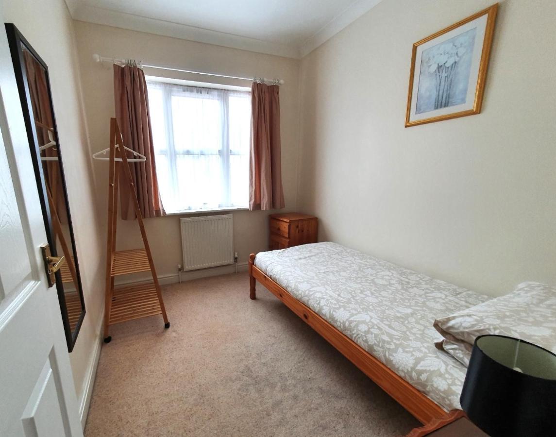 Friars Walk Houses With 2 Bedrooms, 2 Bathrooms, Fast Wi-Fi And Private Parking Sittingbourne Exterior photo
